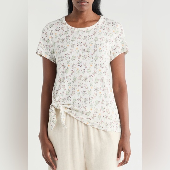 bobeau Tops - NEW…Bobeau Floral Tie-Hem Short Sleeve Top